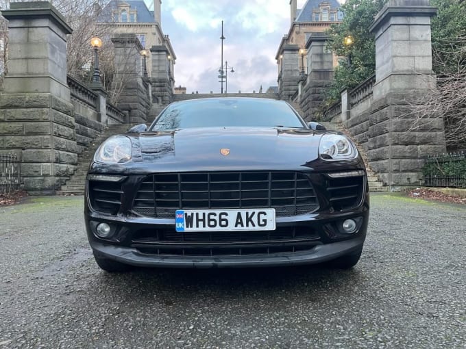 2025 Porsche Macan