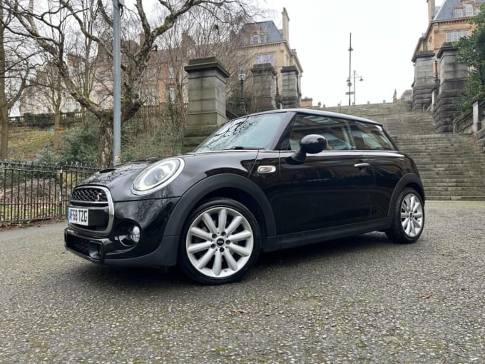 2025 Mini Hatch