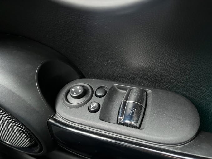 2025 Mini Hatch