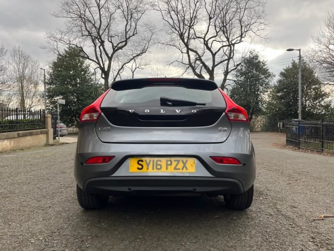 2025 Volvo V40