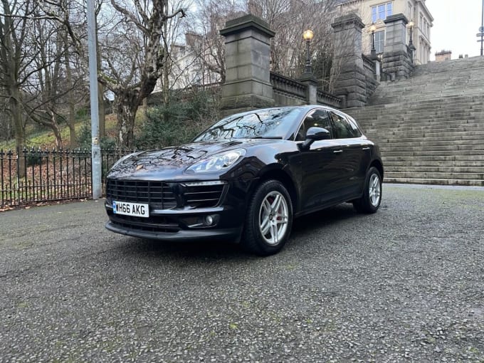 2025 Porsche Macan