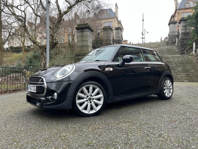 2025 Mini Hatch