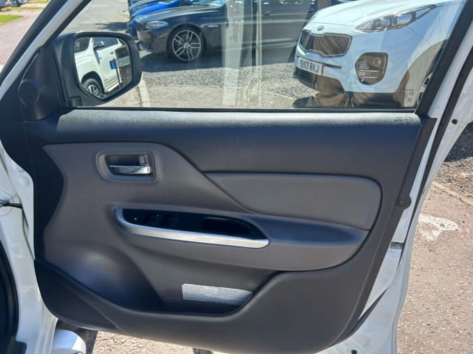 2025 Mitsubishi L200