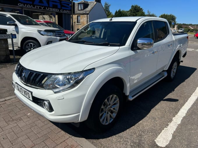 2025 Mitsubishi L200