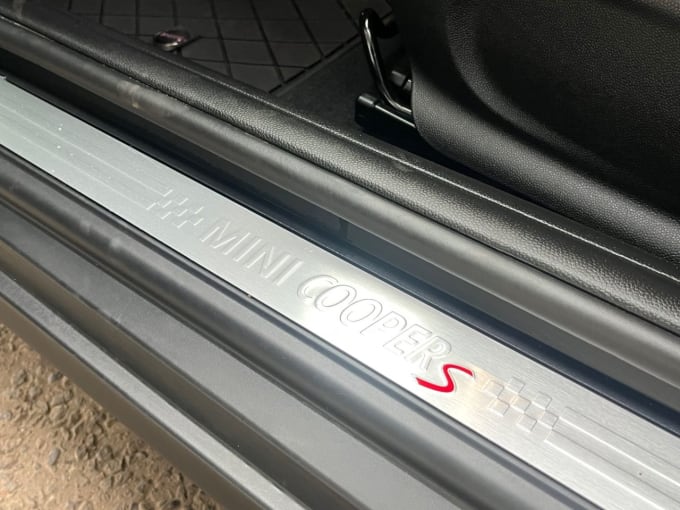 2025 Mini Hatch