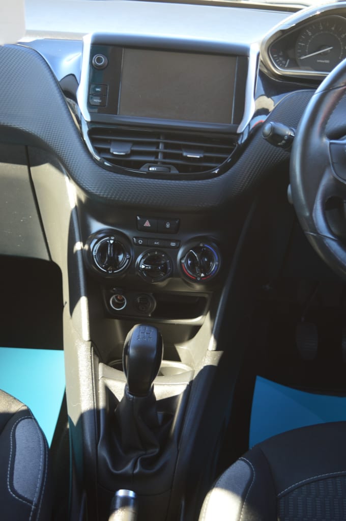 2025 Peugeot 208