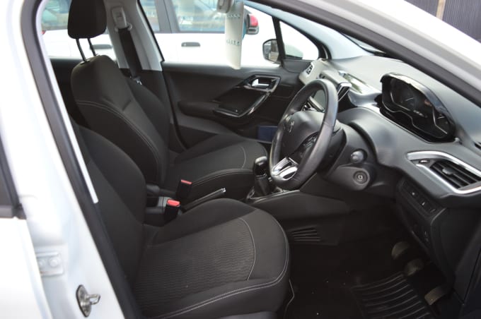 2025 Peugeot 208