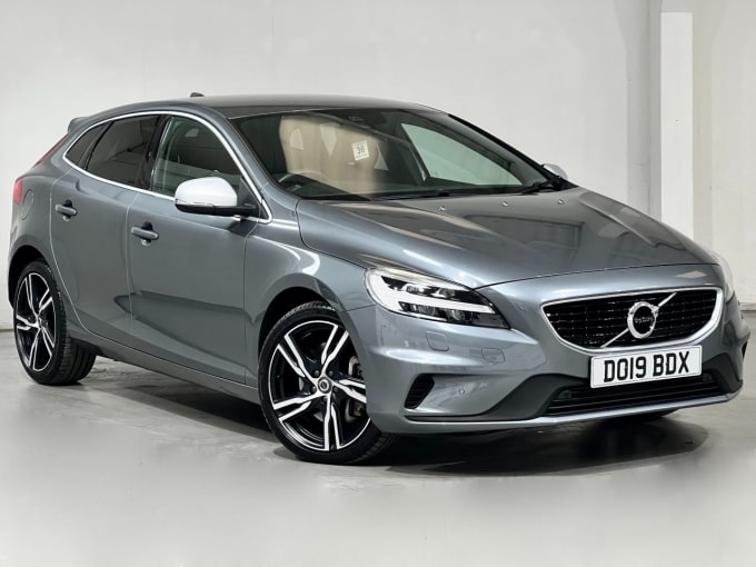 2024 Volvo V40