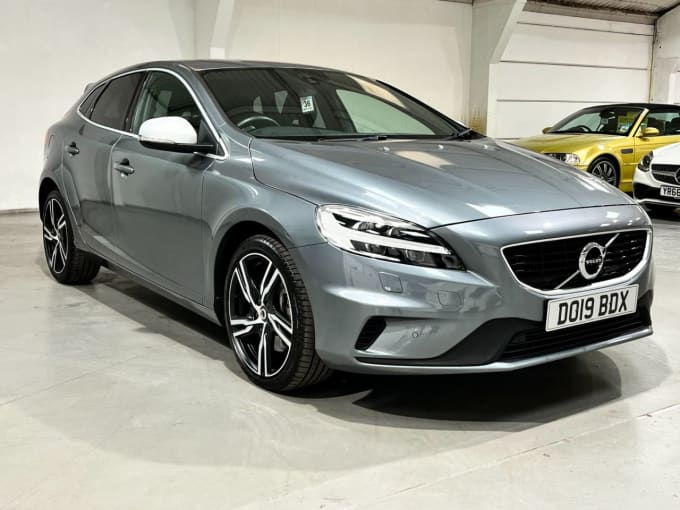 2024 Volvo V40