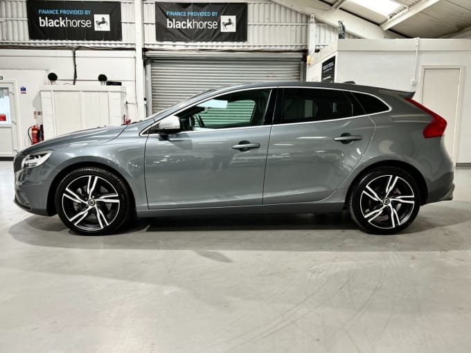 2024 Volvo V40