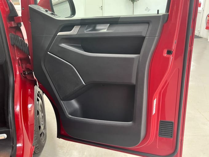 2025 Volkswagen Transporter Shuttle