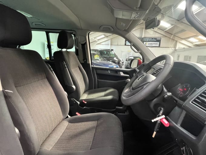 2025 Volkswagen Transporter Shuttle