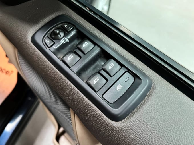2025 Land Rover Discovery 4