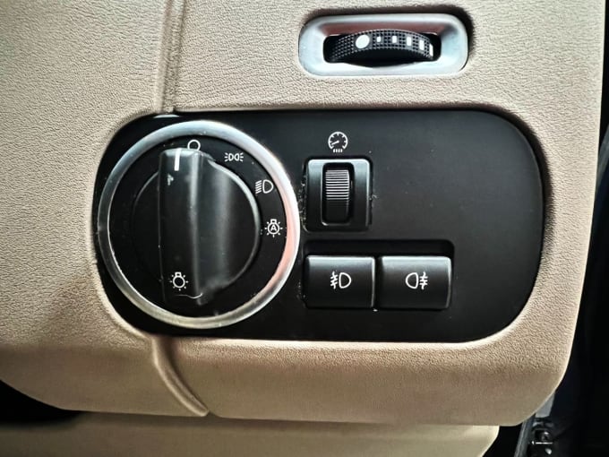2025 Land Rover Discovery 4