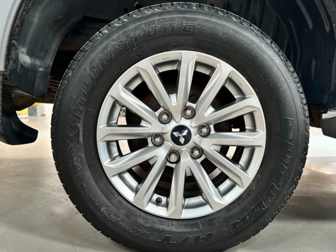 2025 Mitsubishi L200