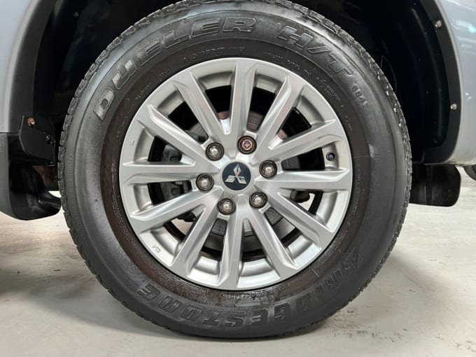 2025 Mitsubishi L200