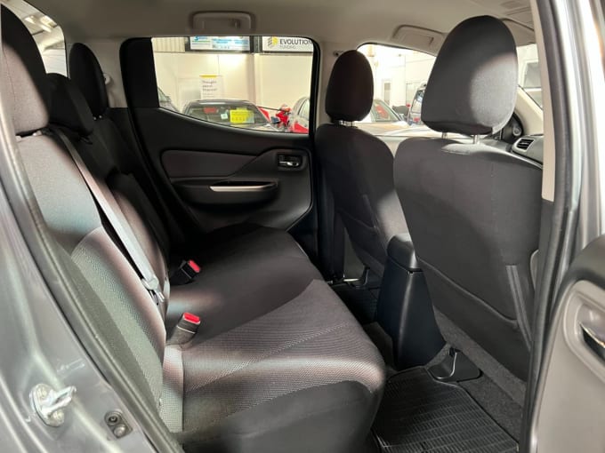 2025 Mitsubishi L200