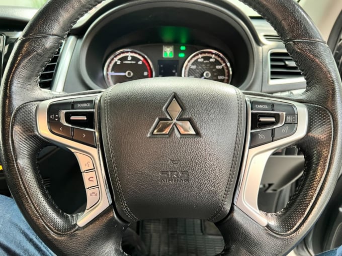 2025 Mitsubishi L200