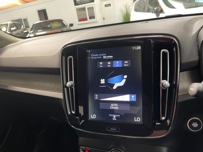 2025 Volvo Xc40