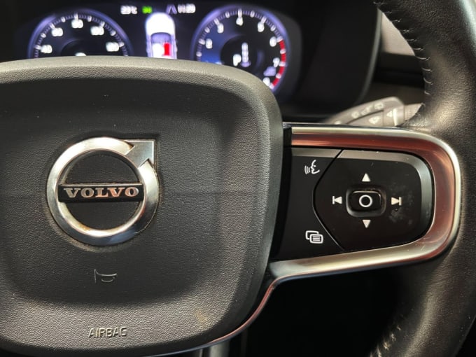 2025 Volvo Xc40