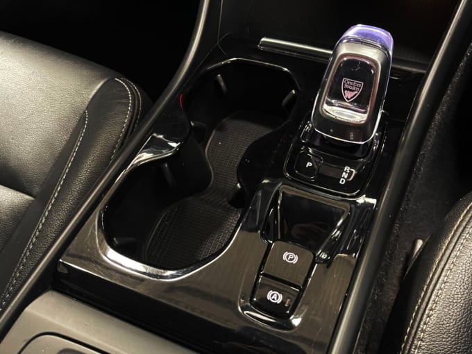 2025 Volvo Xc40