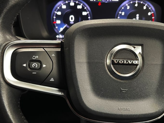 2025 Volvo Xc40