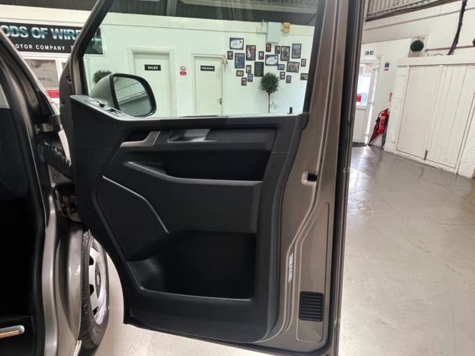 2025 Volkswagen Transporter Shuttle