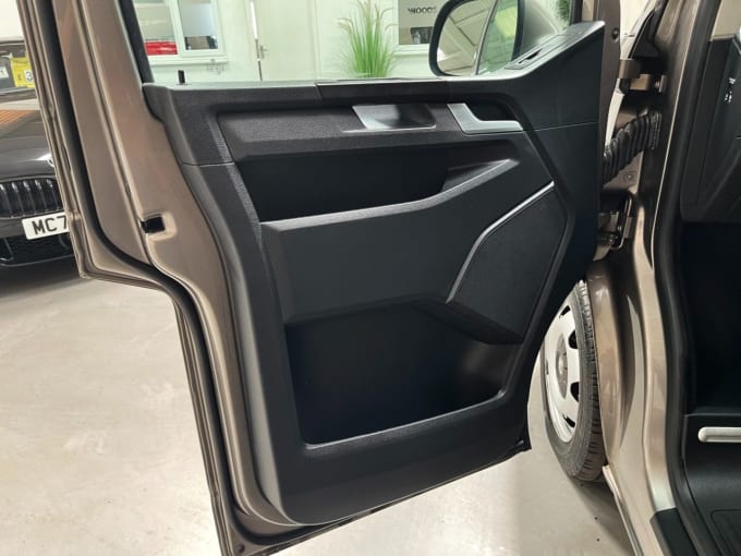 2025 Volkswagen Transporter Shuttle