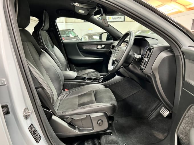 2025 Volvo Xc40