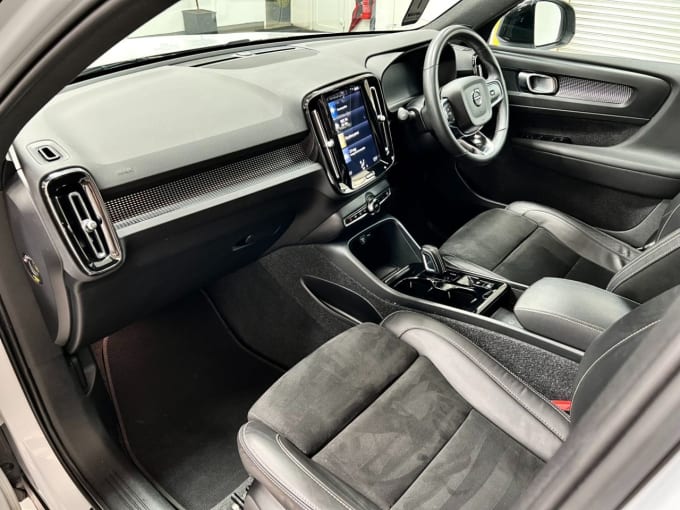 2025 Volvo Xc40