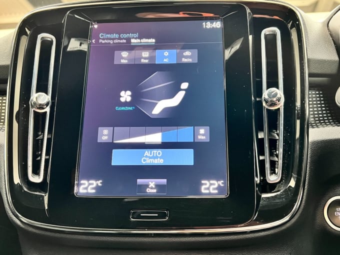 2025 Volvo Xc40