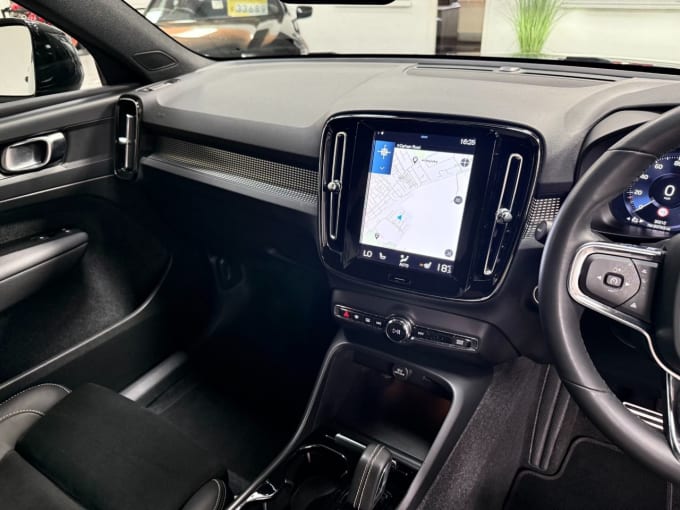 2025 Volvo Xc40