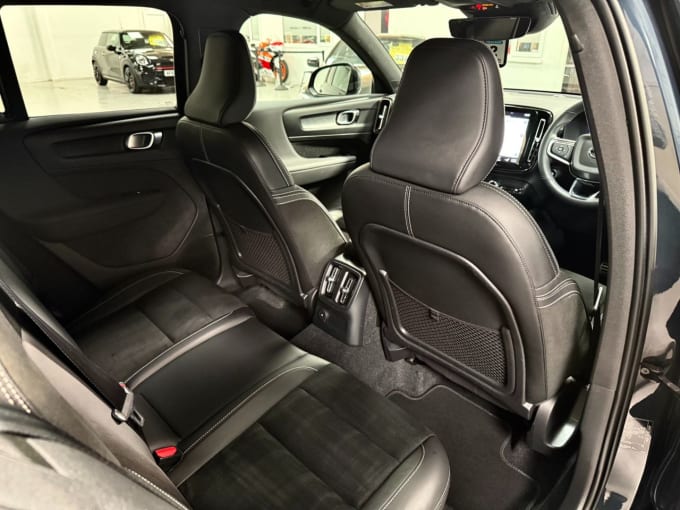 2025 Volvo Xc40
