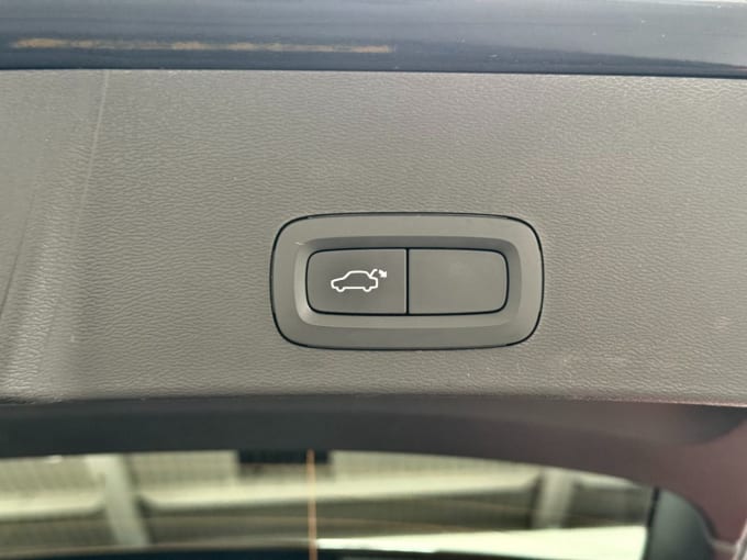 2025 Volvo Xc40