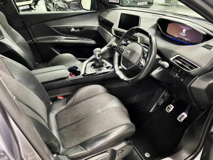 2025 Peugeot 5008
