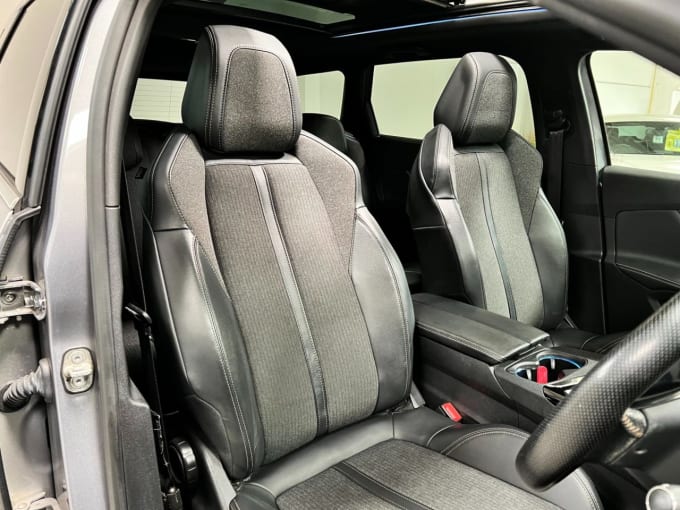 2025 Peugeot 5008