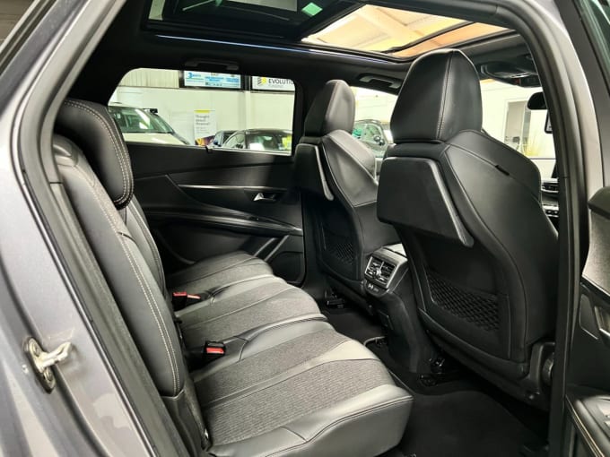 2025 Peugeot 5008