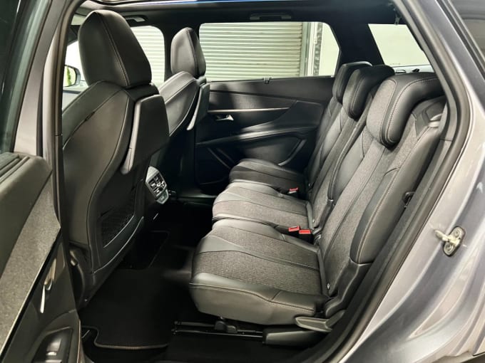 2025 Peugeot 5008