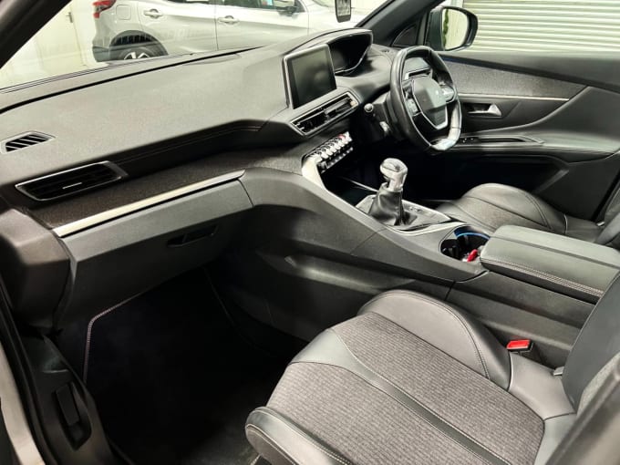 2025 Peugeot 5008