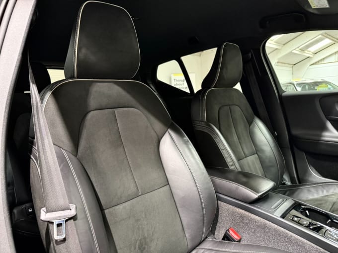 2025 Volvo Xc40