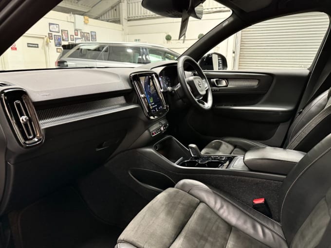 2025 Volvo Xc40