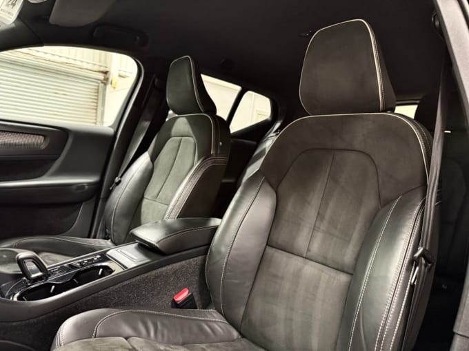 2025 Volvo Xc40