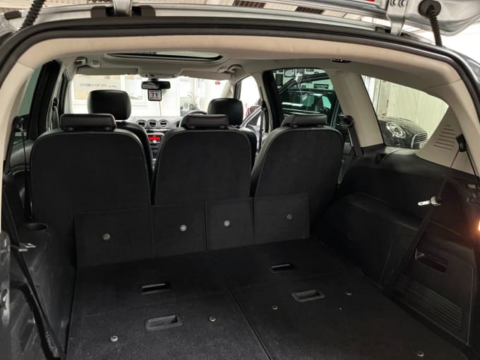 2025 Ford S-max