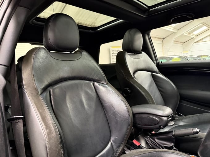 2025 Mini Hatch
