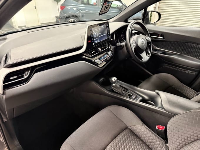 2025 Toyota C-hr