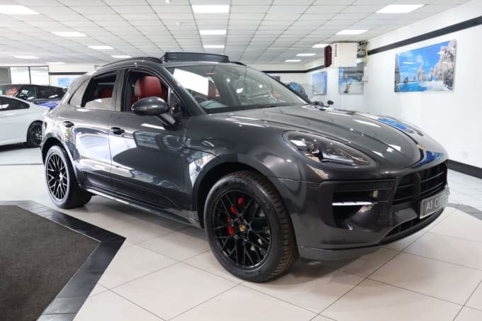 2025 Porsche Macan