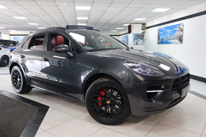 2025 Porsche Macan