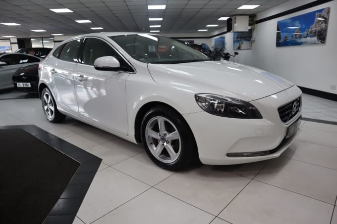 2024 Volvo V40