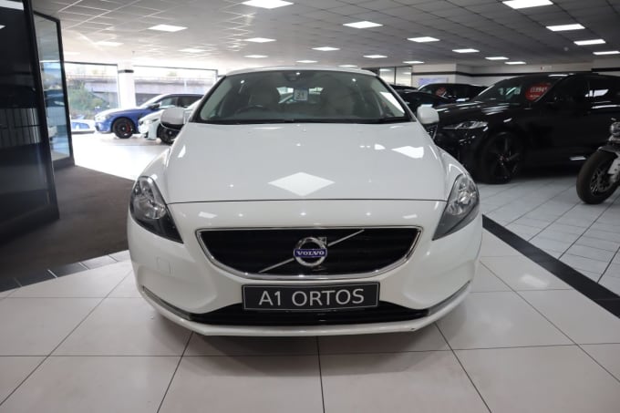 2024 Volvo V40