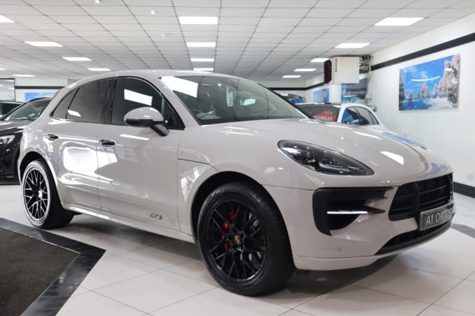 2025 Porsche Macan